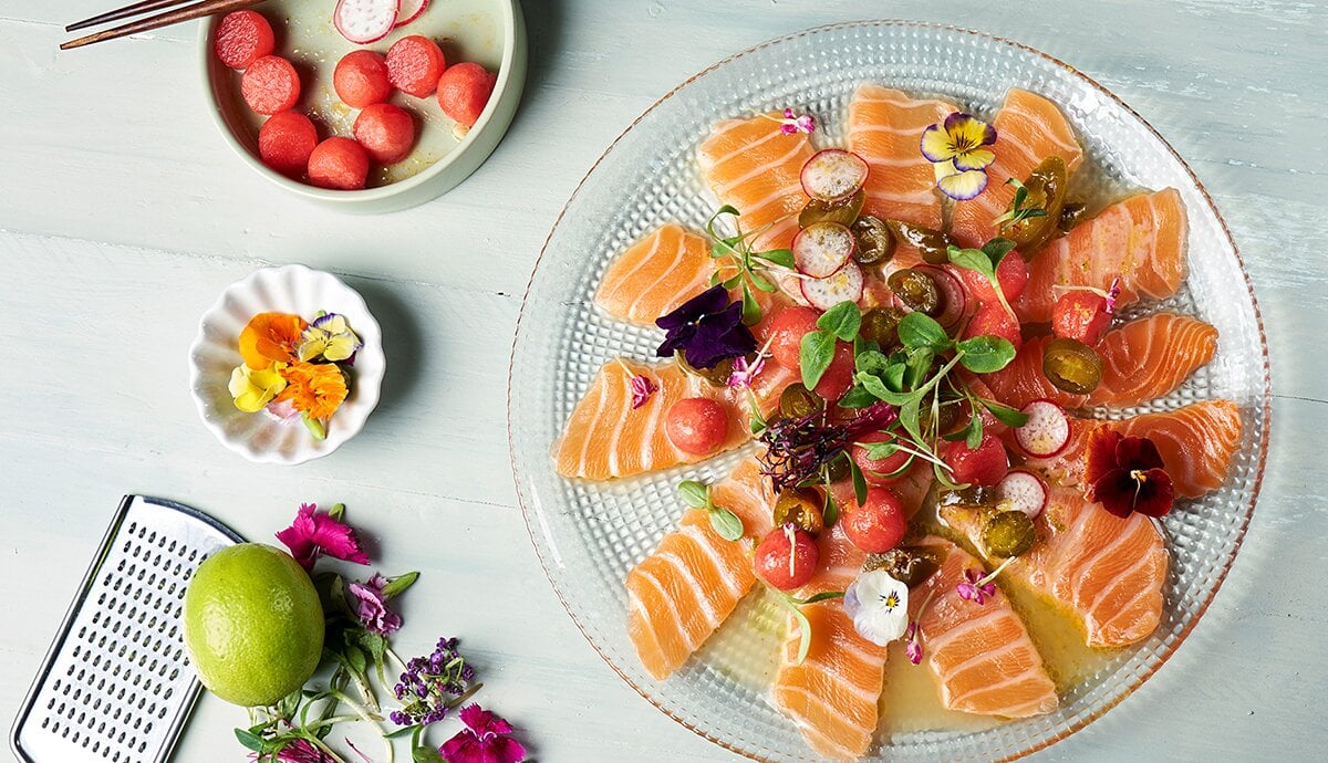 Carpaccio de Salmón Noruego fresco con sandía y jalapeño