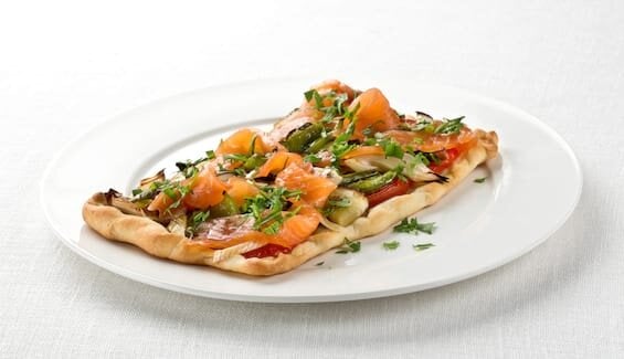 Coca de verduras con Salmón Noruego ahumado