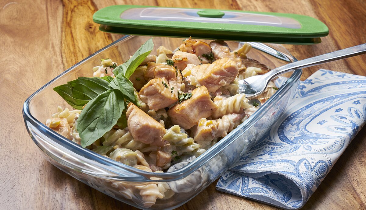 Ensalada de pasta tricolor con Salmón Noruego fresco