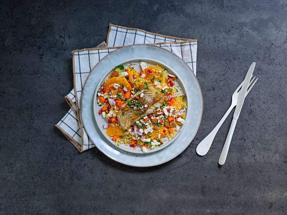 Ensalada tibia de abadejo y cítricos