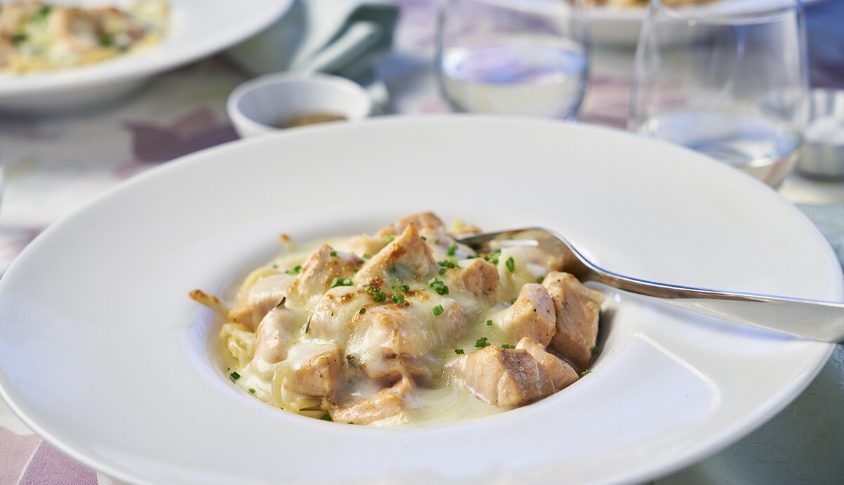Salmón Noruego fresco con pasta gratinada
