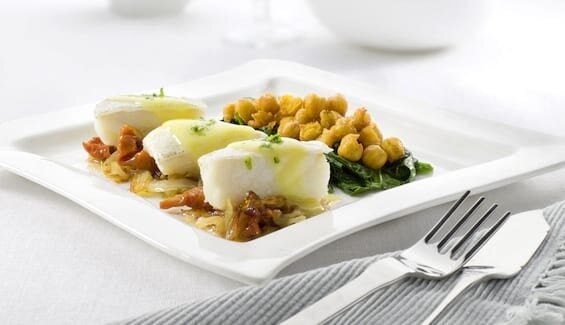 Bacalao Noruego tradicional con tomates secos y espinacas