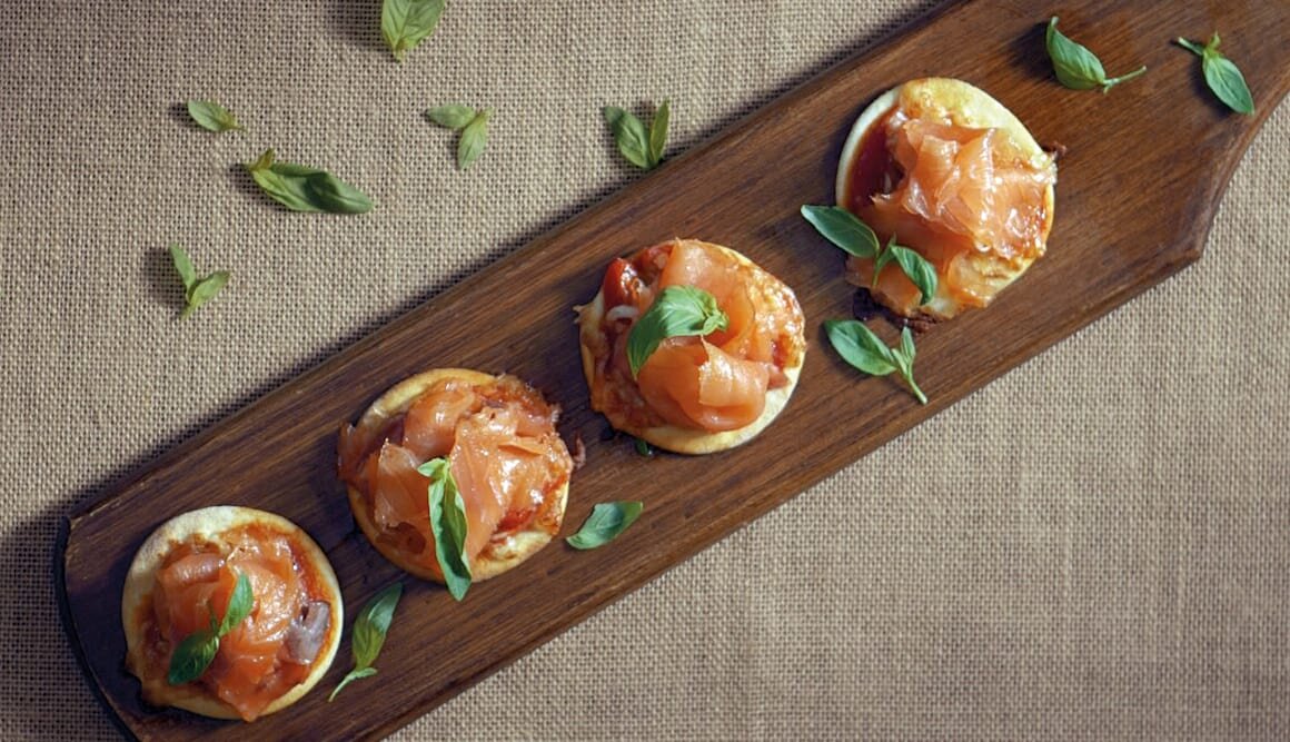 Minipizzas de Salmón Noruego ahumado by Hung Fai