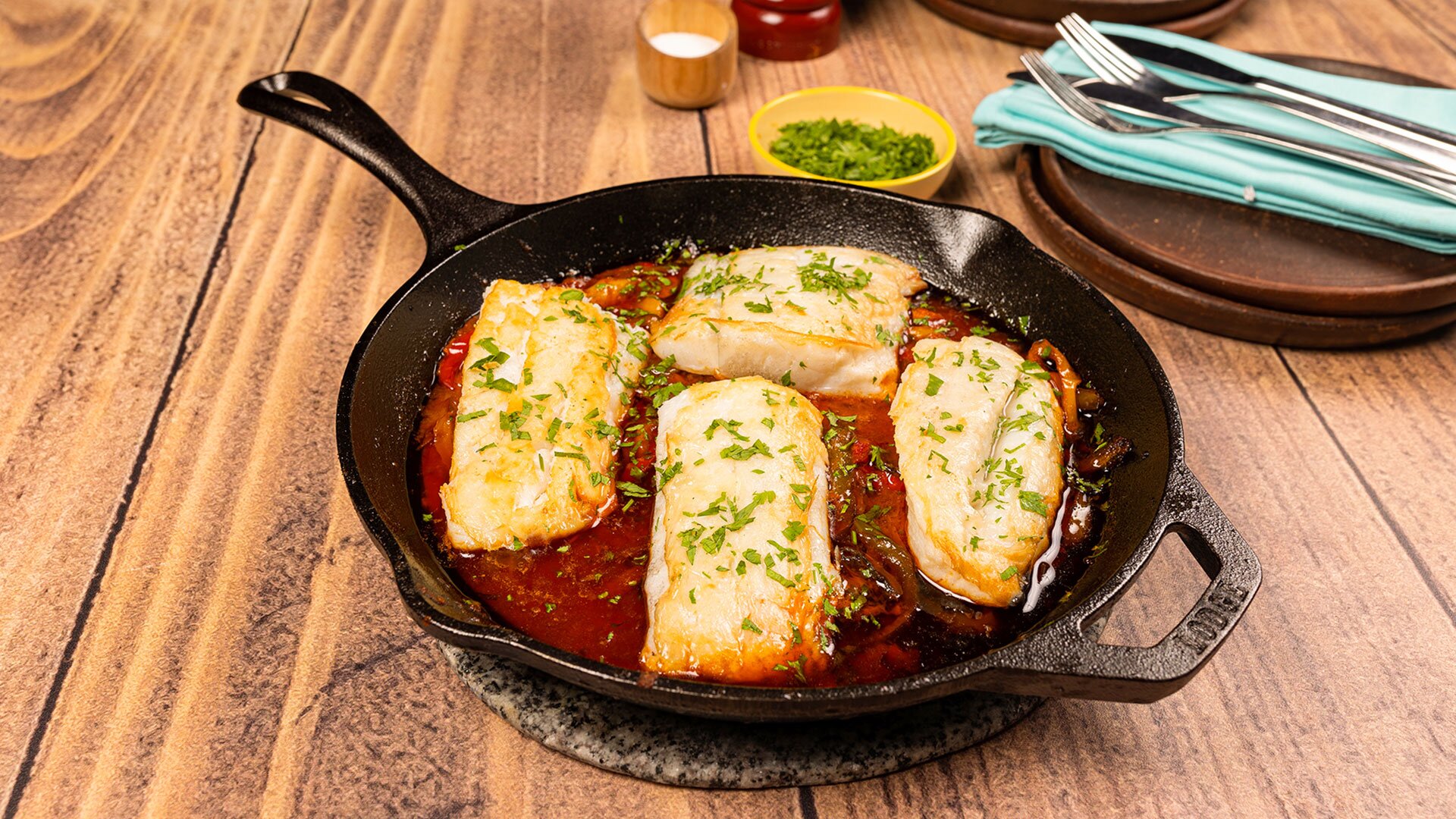 Bacalao noruego desalado al infierno sobre piperrada