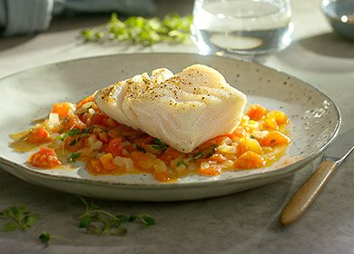 Bacalao fresco con tomate y tomillo