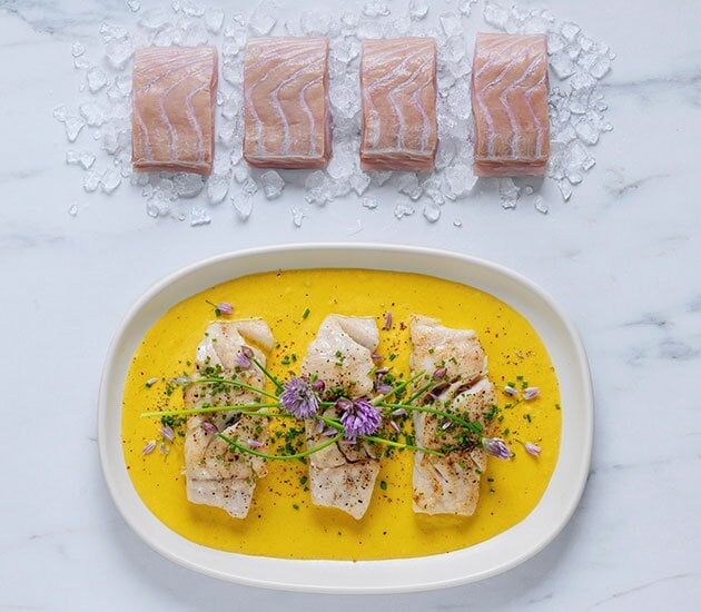 Fogonero Noruego sobre crema de calabaza