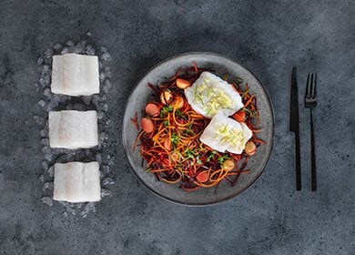 Skrei noruego con ensalada roja