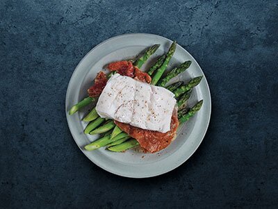 Skrei noruego cocido con jamón curado