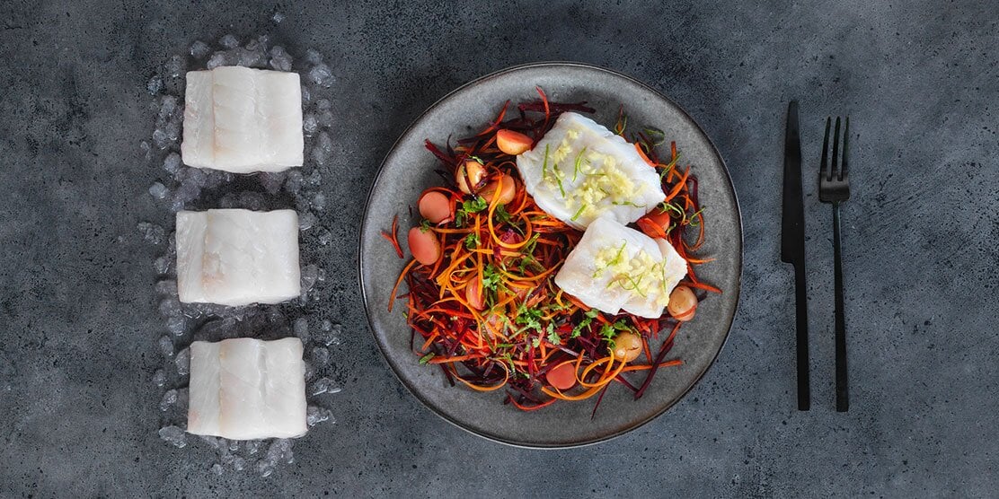 Skrei noruego con ensalada roja