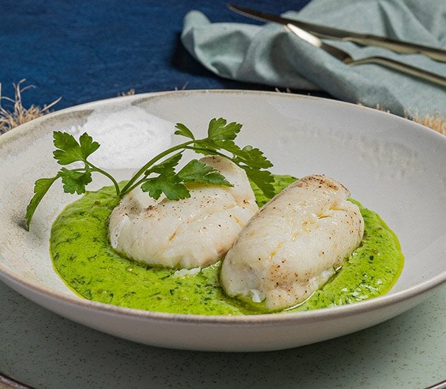 Skrei noruego en salsa verde
