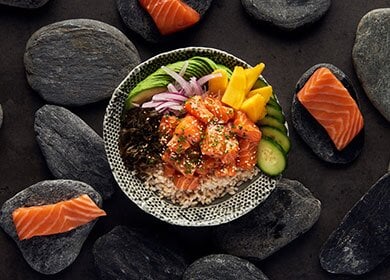 Poke de salmón noruego